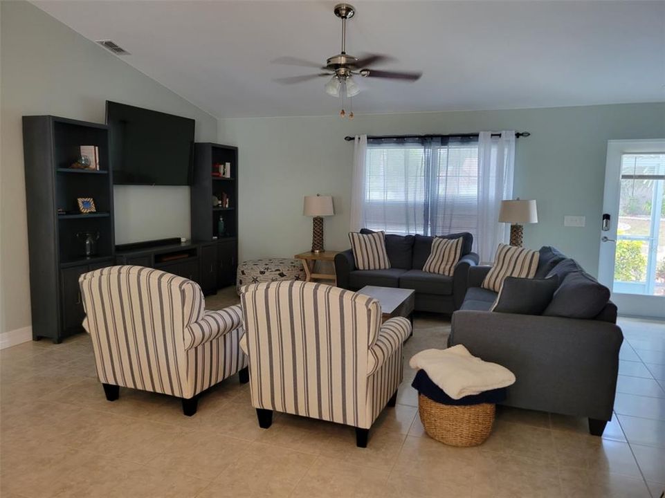 出租: $5,500 (3 贝兹, 2 浴室, 1630 平方英尺)