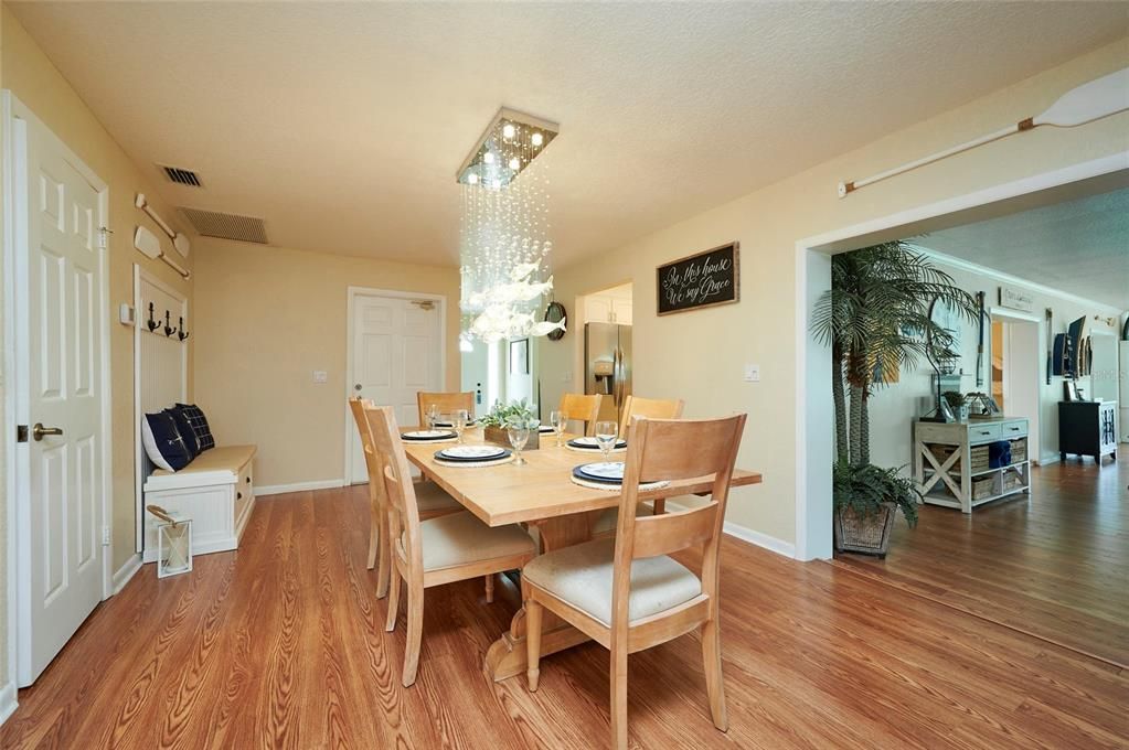 Recently Sold: $475,000 (3 beds, 2 baths, 2494 Square Feet)