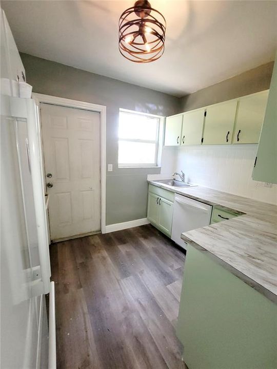 Recently Rented: $1,495 (3 beds, 1 baths, 1032 Square Feet)