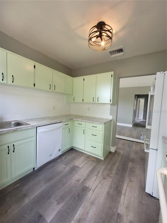 Recently Rented: $1,495 (3 beds, 1 baths, 1032 Square Feet)