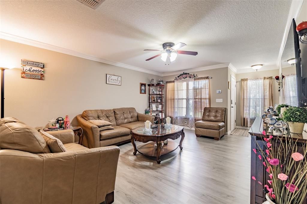 Recently Sold: $220,000 (2 beds, 2 baths, 1561 Square Feet)