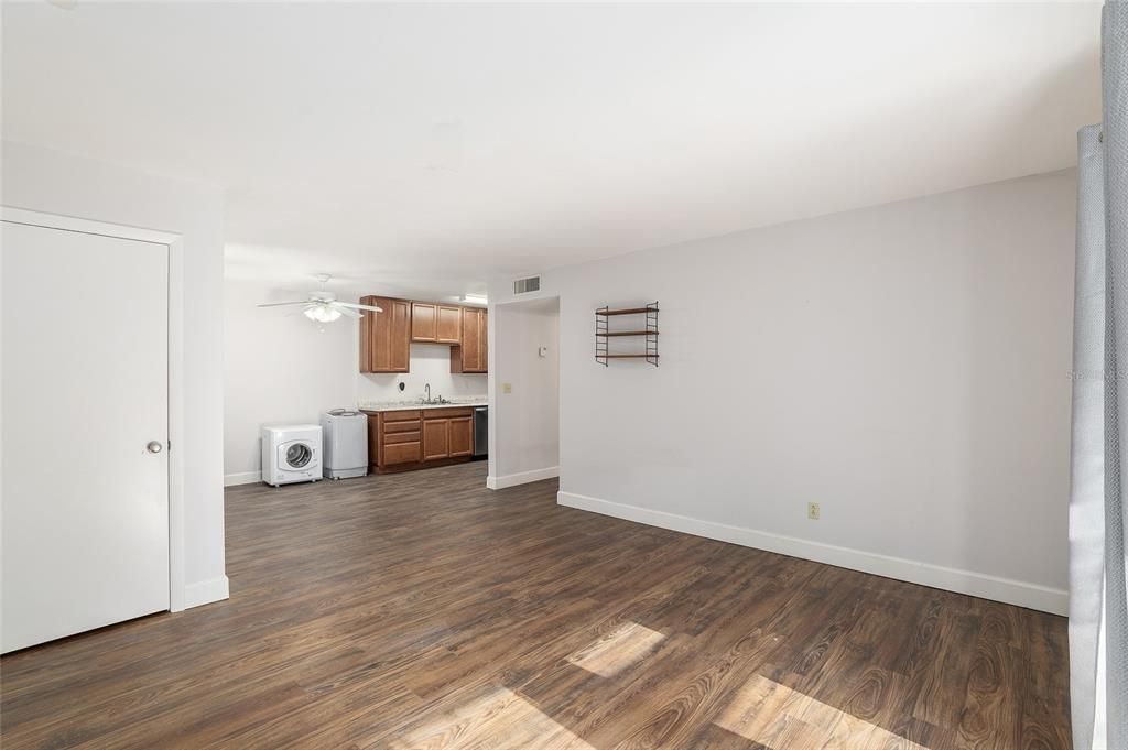 Recently Sold: $85,000 (1 beds, 1 baths, 702 Square Feet)