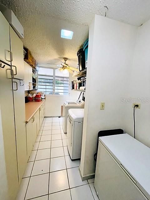 Vendido Recientemente: $425,000 (4 camas, 2 baños, 2350 Pies cuadrados)