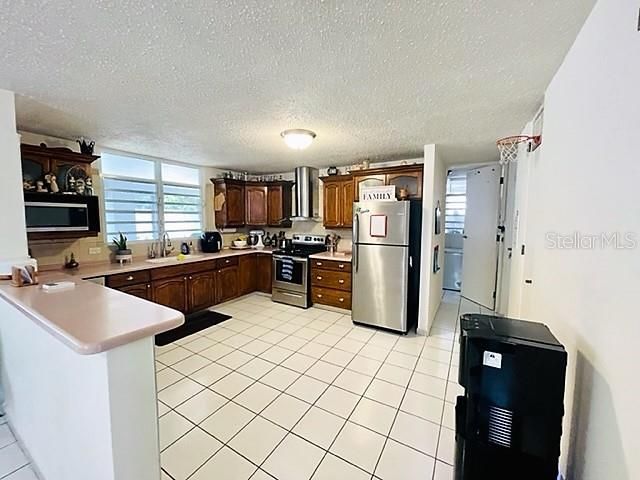 Recently Sold: $425,000 (4 beds, 2 baths, 2350 Square Feet)