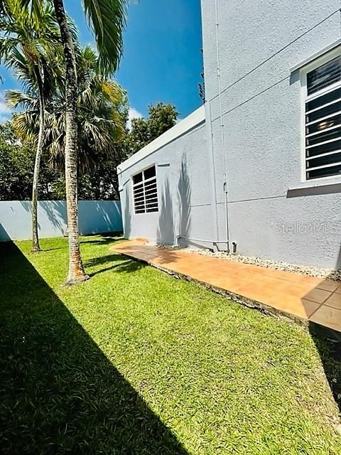 Vendido Recientemente: $425,000 (4 camas, 2 baños, 2350 Pies cuadrados)