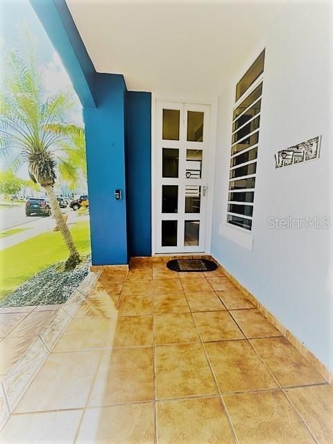 Vendido Recientemente: $425,000 (4 camas, 2 baños, 2350 Pies cuadrados)