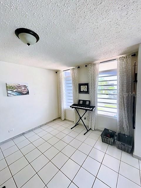 Recently Sold: $425,000 (4 beds, 2 baths, 2350 Square Feet)