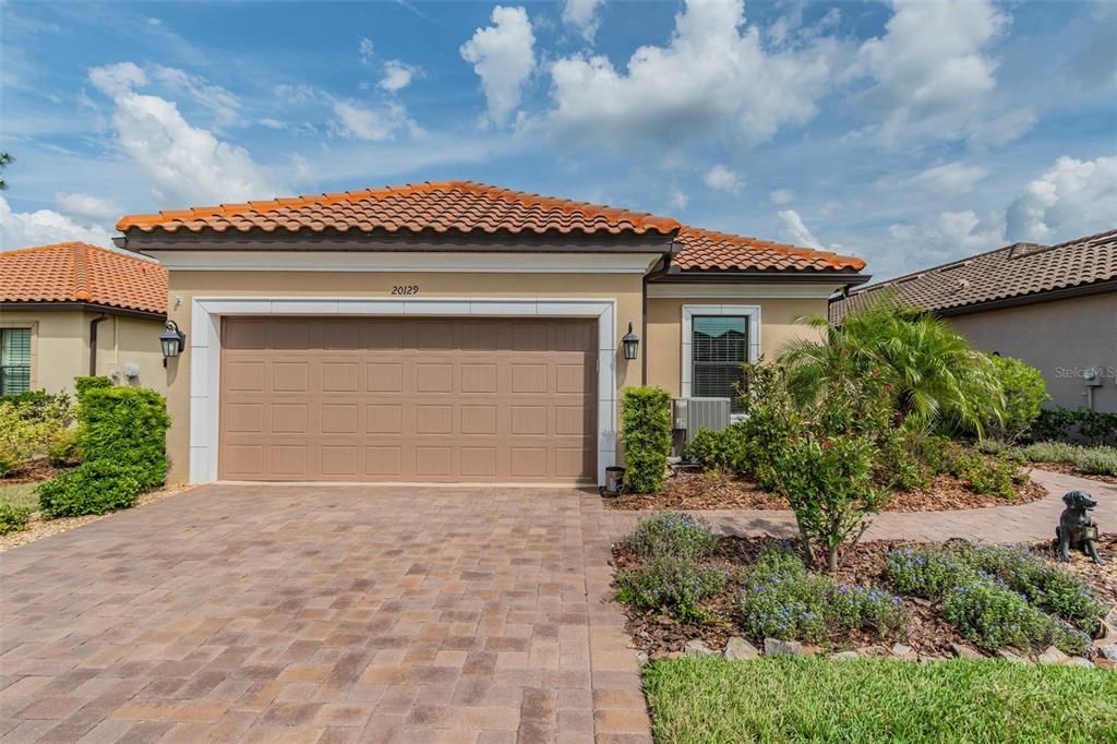 Recently Sold: $525,000 (3 beds, 2 baths, 1956 Square Feet)