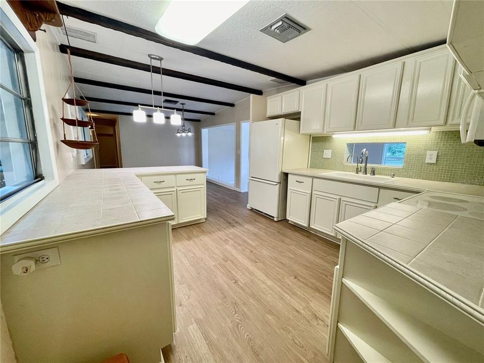 Vendido Recientemente: $290,000 (3 camas, 2 baños, 1874 Pies cuadrados)