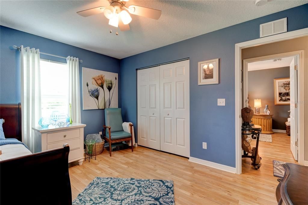 Recently Sold: $264,900 (2 beds, 1 baths, 951 Square Feet)