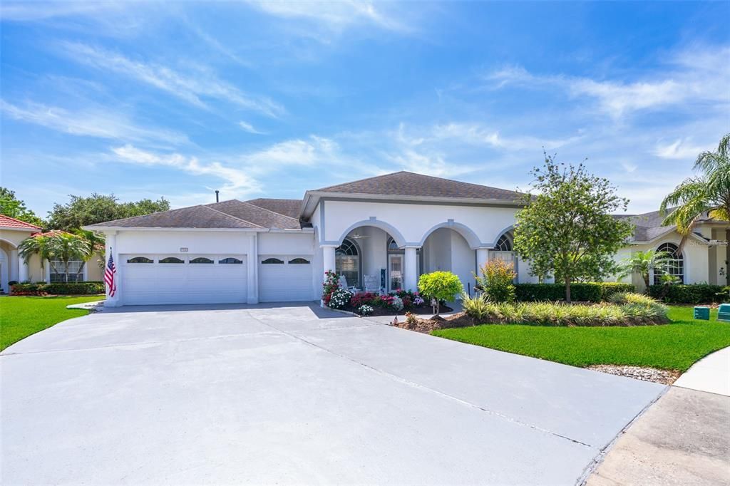 Recently Sold: $550,000 (4 beds, 3 baths, 2932 Square Feet)