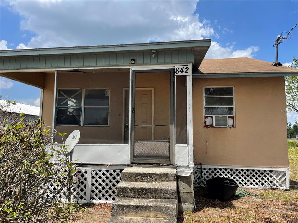 Recently Sold: $69,900 (2 beds, 1 baths, 806 Square Feet)