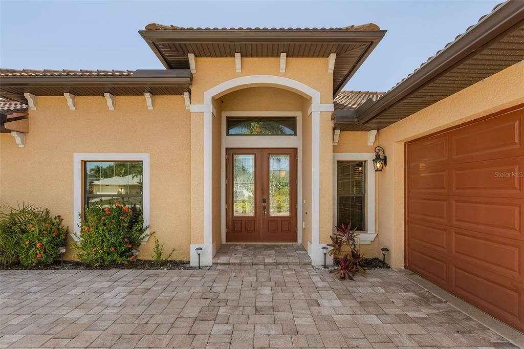 Recently Sold: $900,000 (4 beds, 3 baths, 2355 Square Feet)