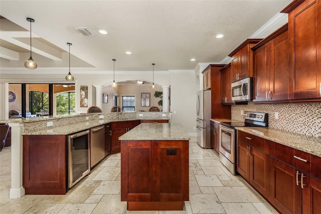 Recently Sold: $900,000 (4 beds, 3 baths, 2355 Square Feet)