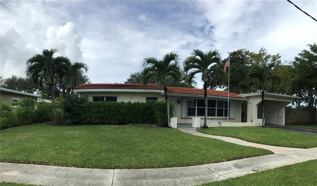 Recently Sold: $550,000 (3 beds, 2 baths, 1949 Square Feet)
