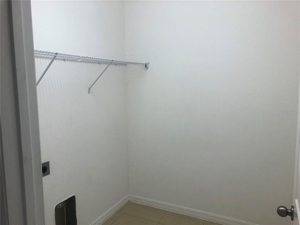 Vendido Recientemente: $365,000 (4 camas, 2 baños, 1820 Pies cuadrados)