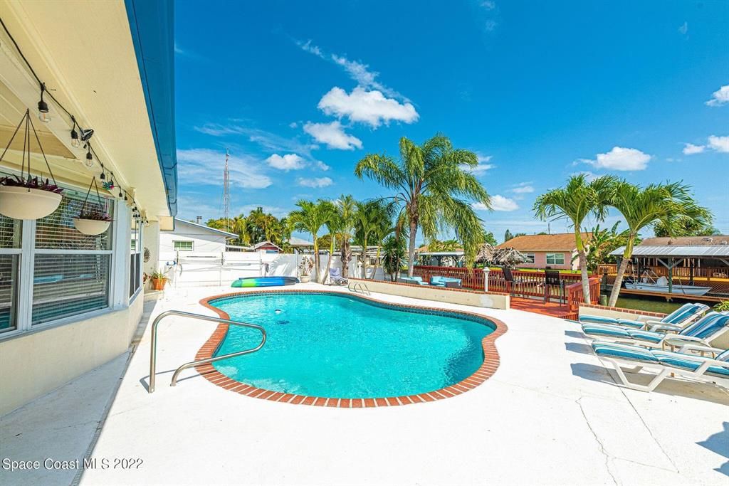 Recently Sold: $595,000 (3 beds, 2 baths, 1769 Square Feet)