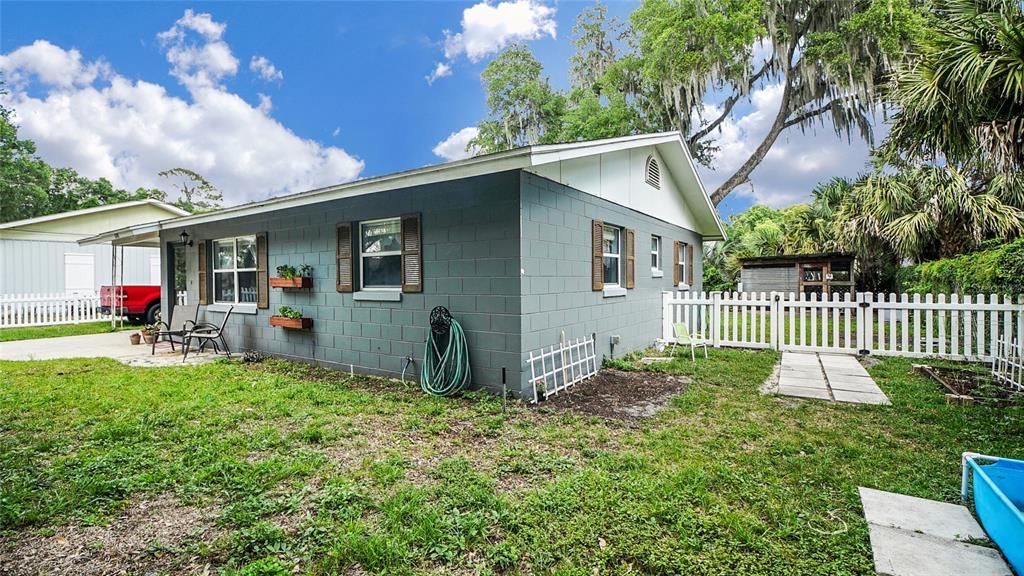 Recently Sold: $160,000 (2 beds, 1 baths, 990 Square Feet)