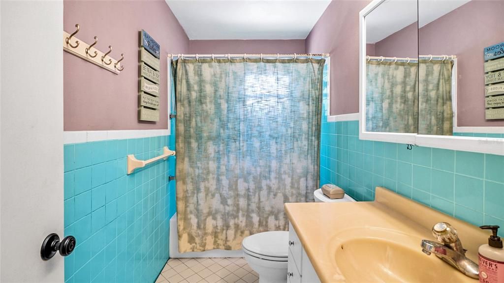 最近售出: $160,000 (2 贝兹, 1 浴室, 990 平方英尺)