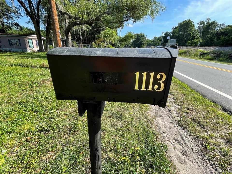 Street View/mailbox