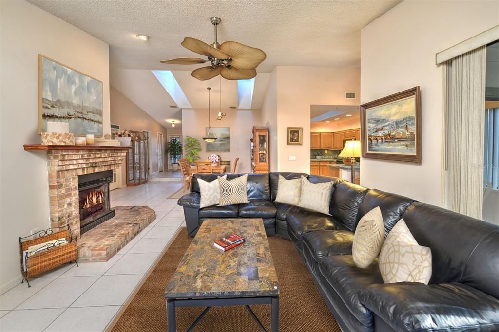 Recently Sold: $345,000 (3 beds, 2 baths, 2085 Square Feet)