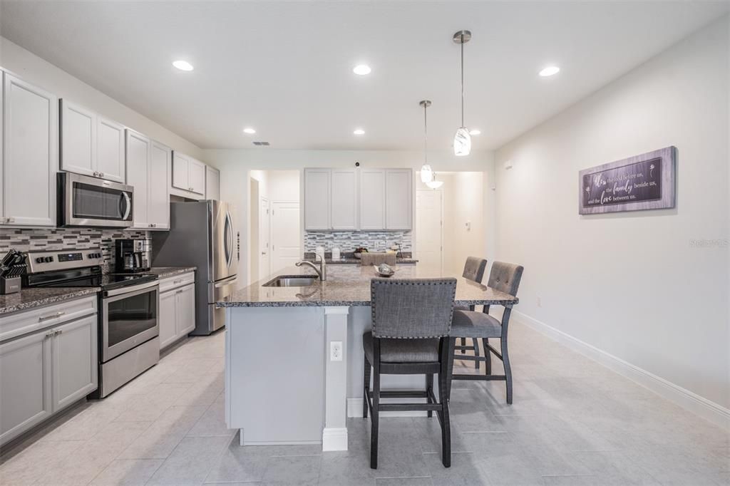 Recently Sold: $325,000 (3 beds, 2 baths, 1716 Square Feet)