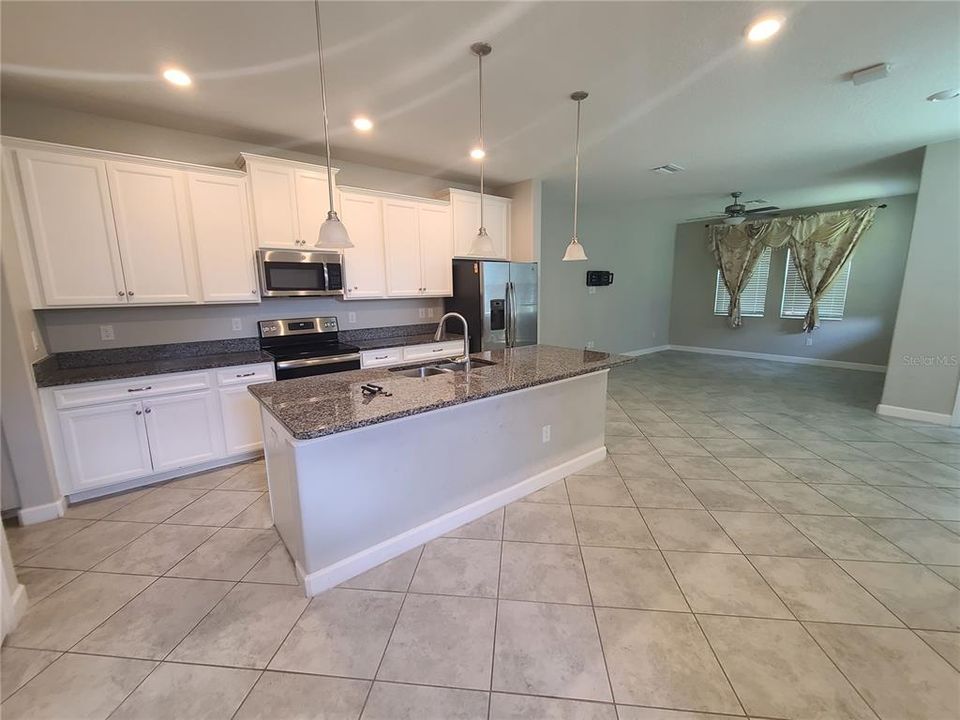 Recently Sold: $429,100 (3 beds, 2 baths, 1852 Square Feet)