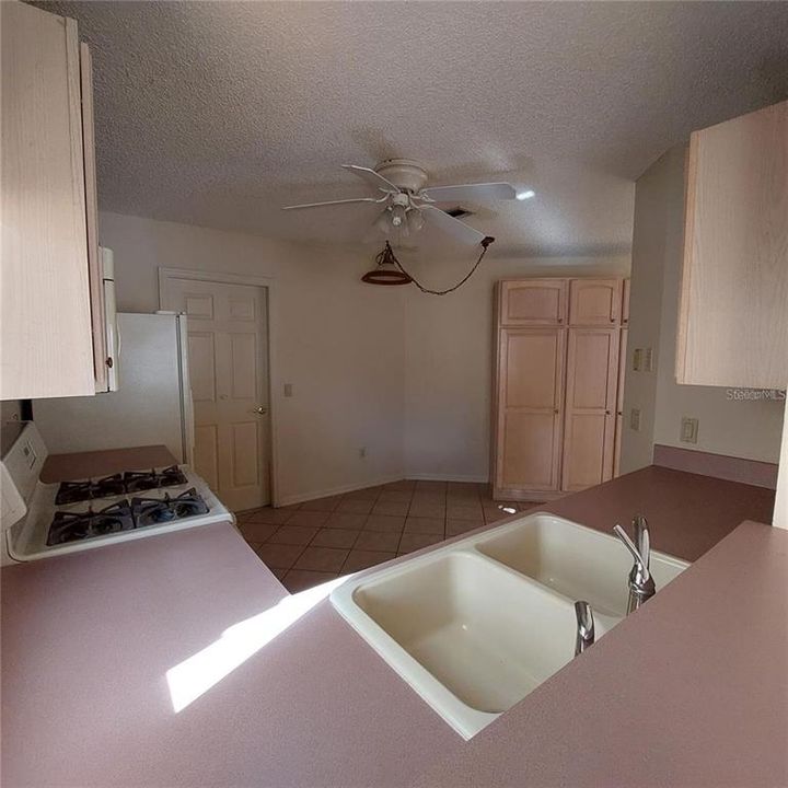 Recently Rented: $1,700 (2 beds, 2 baths, 1146 Square Feet)