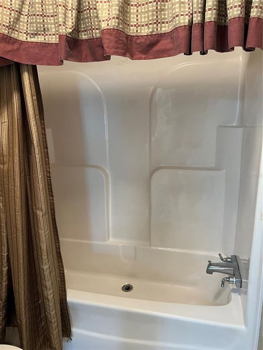guest bath tub/shower combo