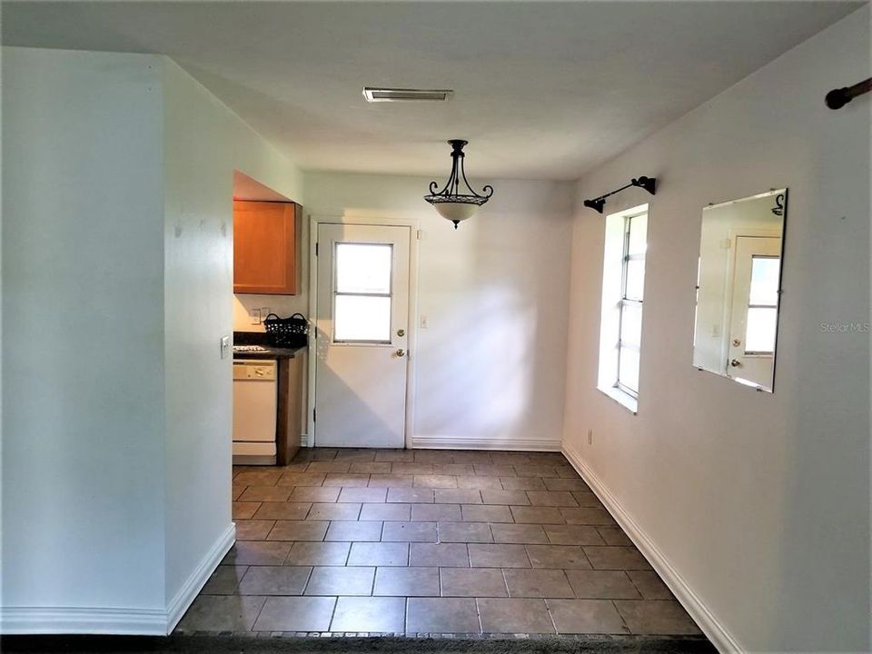 Recently Sold: $149,900 (2 beds, 1 baths, 1176 Square Feet)
