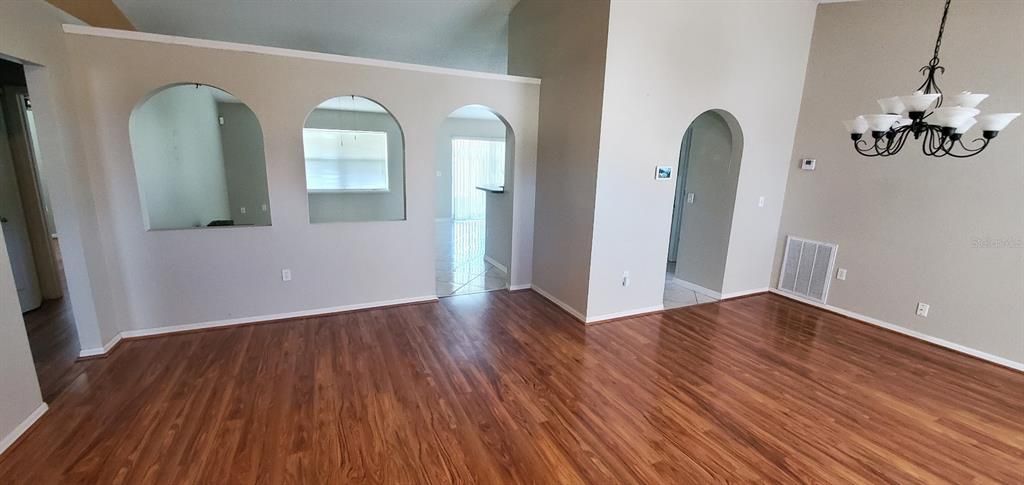 Recently Rented: $1,800 (3 beds, 2 baths, 1616 Square Feet)