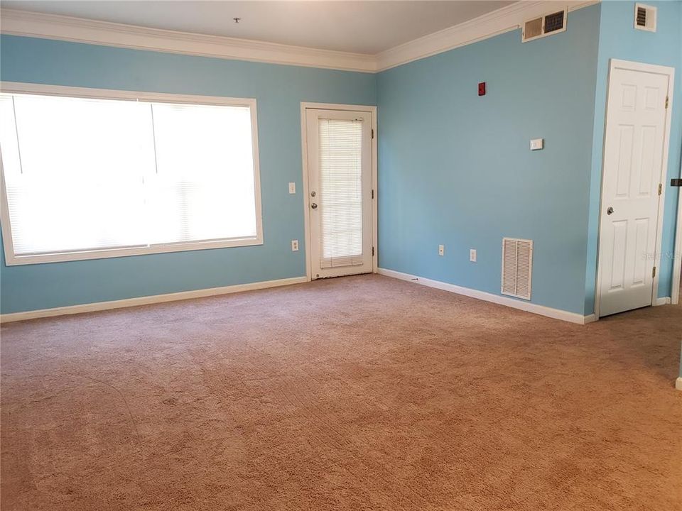 Recently Rented: $1,075 (1 beds, 1 baths, 750 Square Feet)