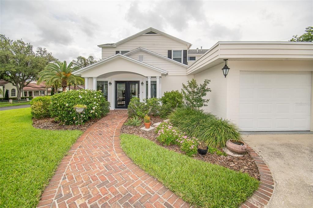 Recently Sold: $899,000 (5 beds, 3 baths, 4175 Square Feet)