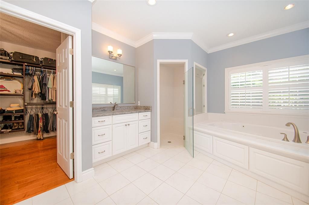 Master bath/closet 1st floor