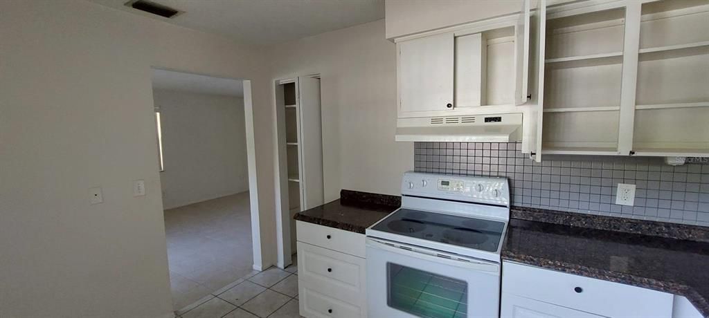 Recently Rented: $1,350 (2 beds, 1 baths, 1846 Square Feet)