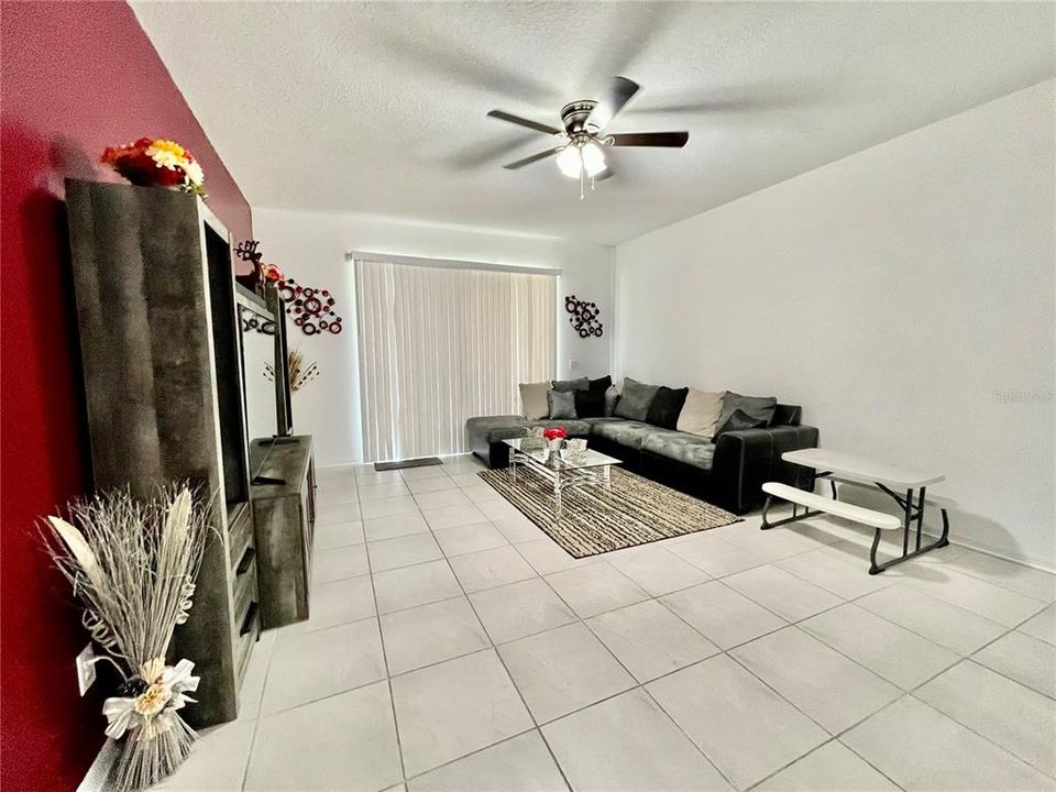 Recently Sold: $405,000 (3 beds, 2 baths, 1677 Square Feet)