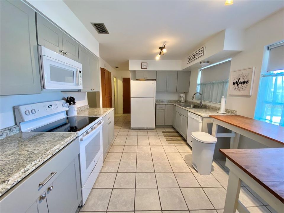 Recently Rented: $1,595 (2 beds, 2 baths, 1407 Square Feet)
