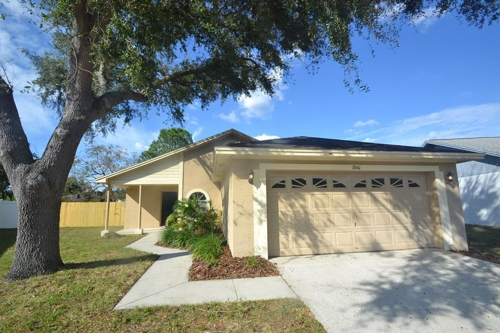 Recently Rented: $1,999 (3 beds, 2 baths, 1464 Square Feet)