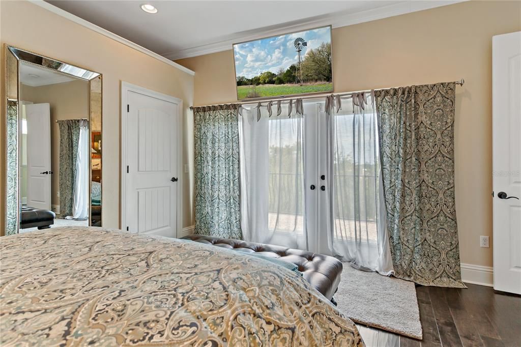 UPSTAIRS GUEST BEDROOM WITH A WALK IN CLOSET, FULL BATH & PRIVATE BALCONY!