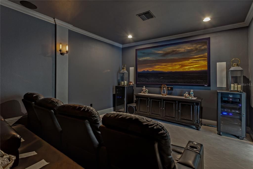 THEATER ROOM SEATING 8 TO 10 PEOPLE WITH DIMMABLE ACCENT LIGHTING!
