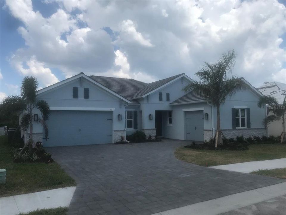 Vendido Recientemente: $892,824 (4 camas, 3 baños, 3246 Pies cuadrados)