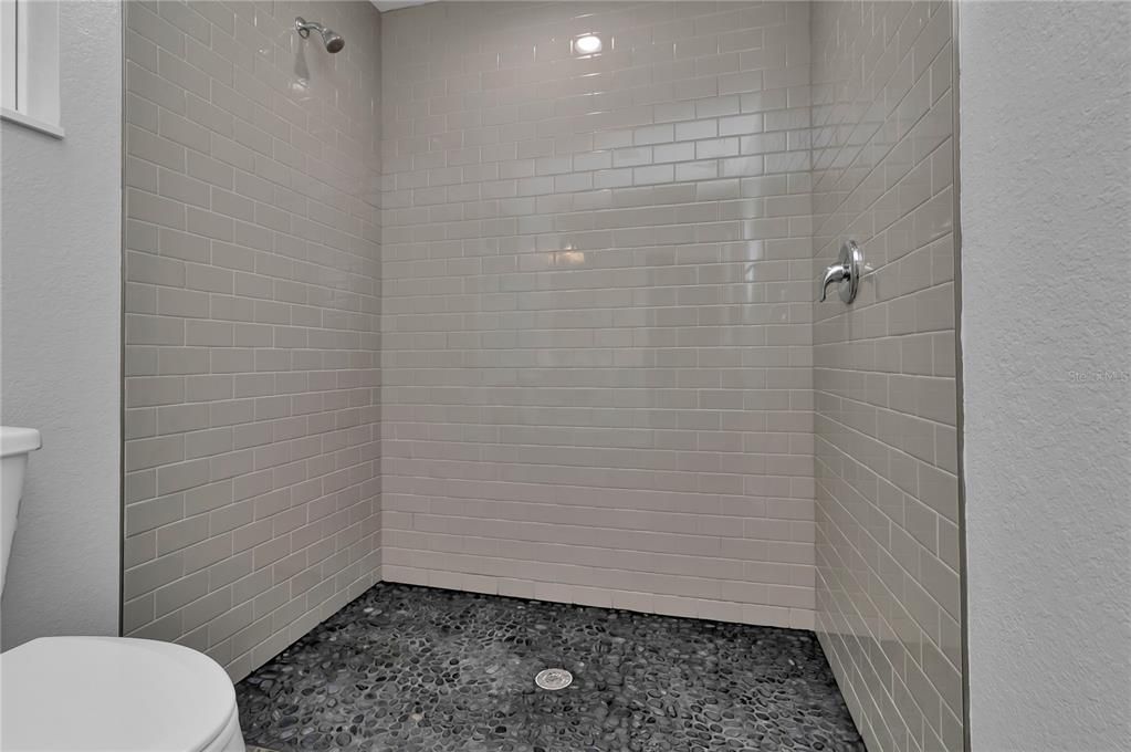 最近售出: $410,000 (3 贝兹, 2 浴室, 1403 平方英尺)