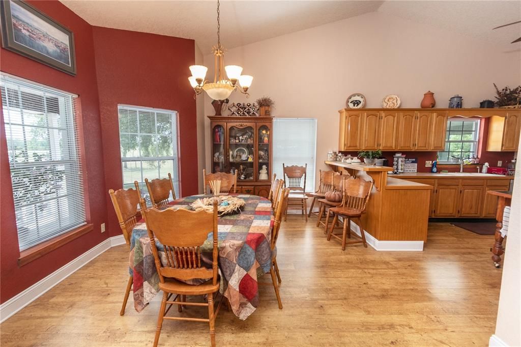 Recently Sold: $575,000 (3 beds, 2 baths, 1946 Square Feet)