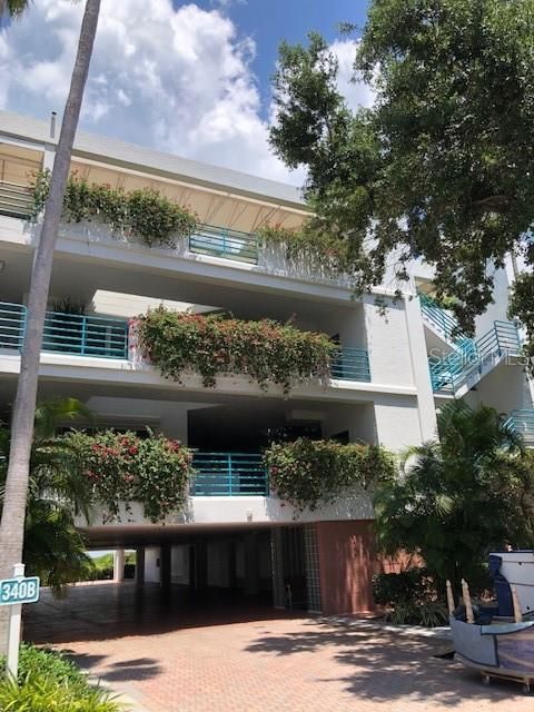 Recently Sold: $1,400,000 (2 beds, 2 baths, 2378 Square Feet)