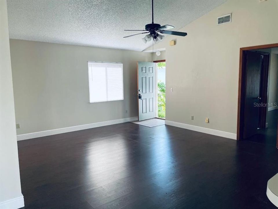 Recently Rented: $1,595 (2 beds, 2 baths, 1011 Square Feet)