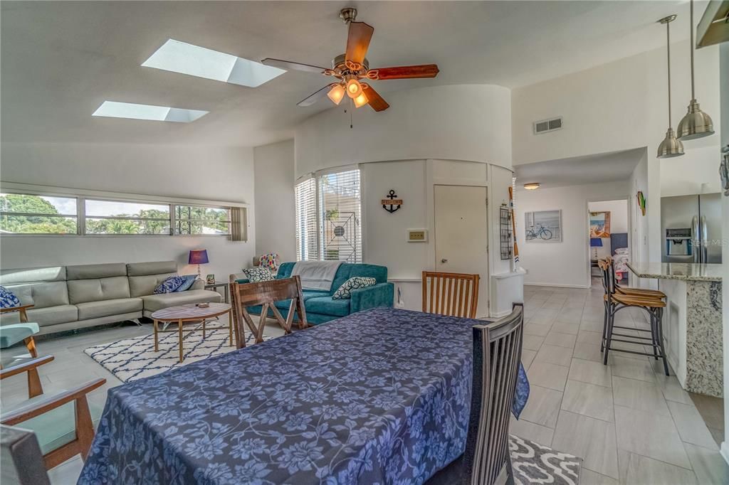 Recently Sold: $599,000 (2 beds, 2 baths, 1159 Square Feet)