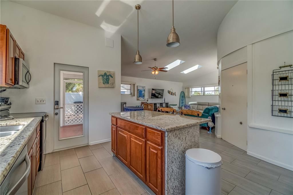 Recently Sold: $599,000 (2 beds, 2 baths, 1159 Square Feet)