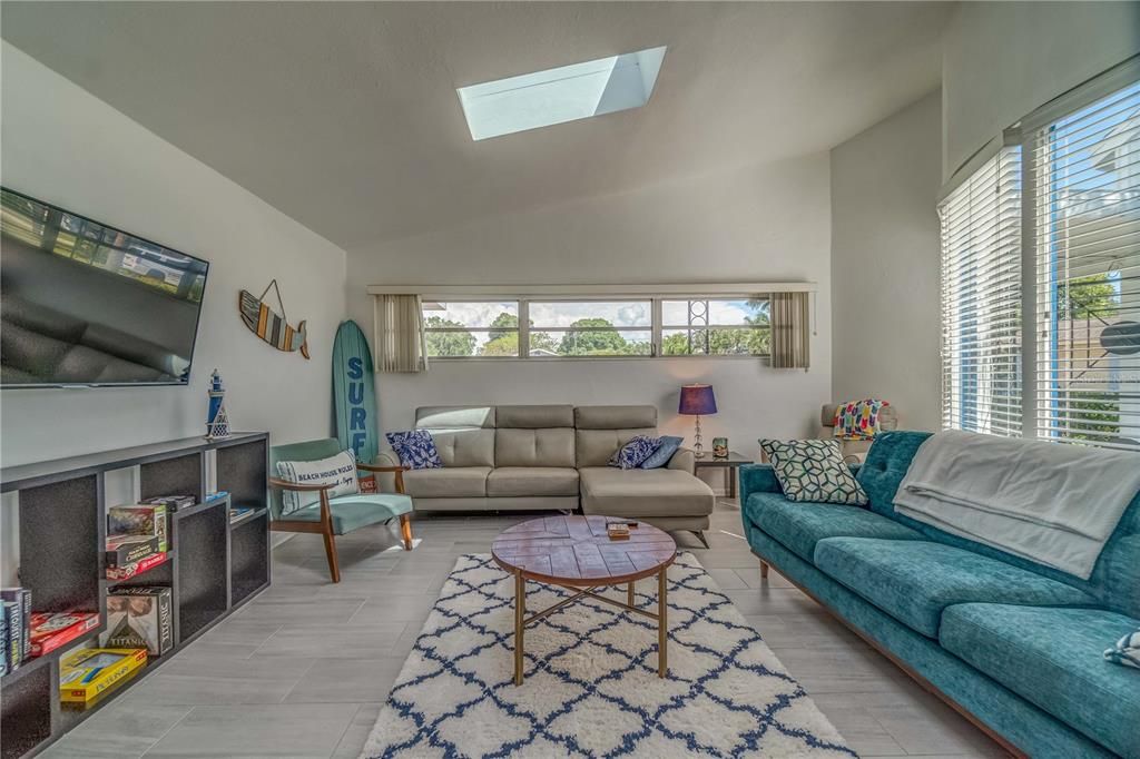 Recently Sold: $599,000 (2 beds, 2 baths, 1159 Square Feet)