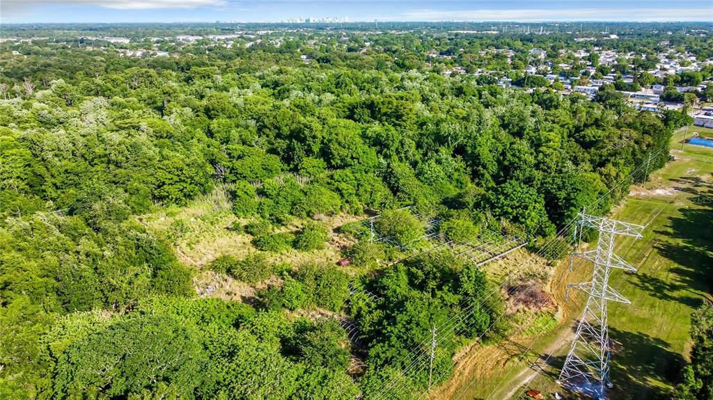Под контрактом: $1,300,000 (26.78 acres)