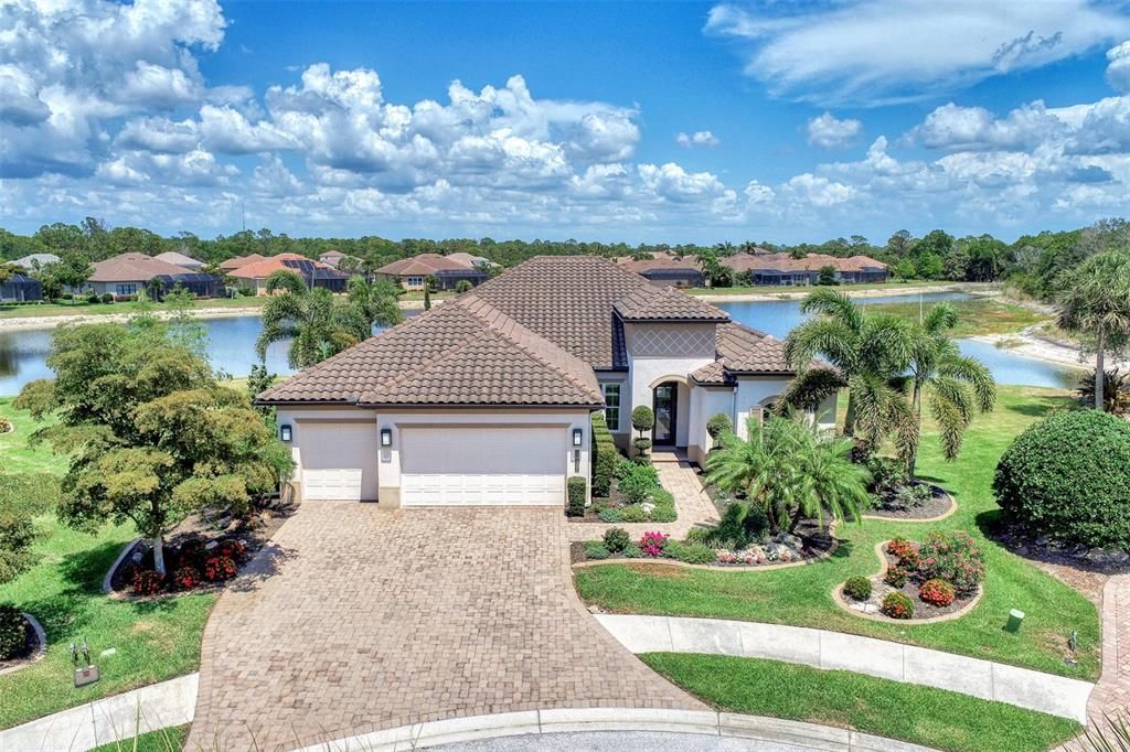 Recently Sold: $1,100,000 (3 beds, 3 baths, 2808 Square Feet)